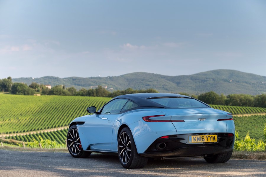 Aston Martin db11 2016