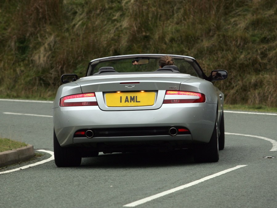 Aston Martin db9 сзади