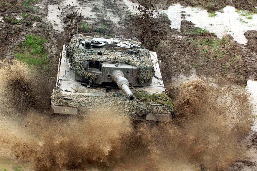 Танк т-34 на поле боя