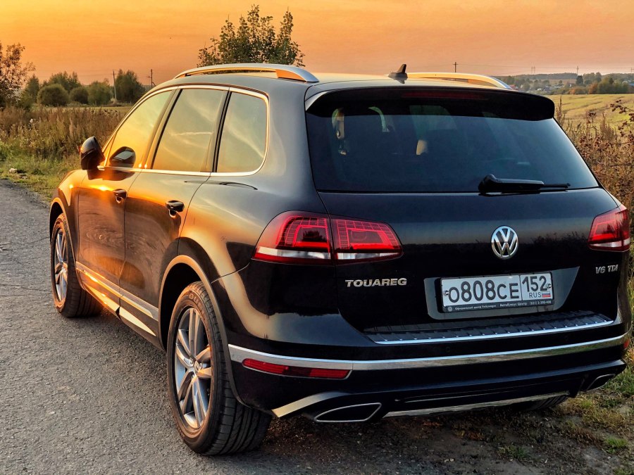 VW Touareg 2014 черный