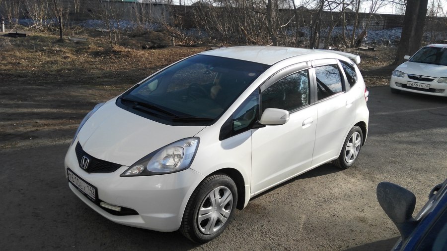 Honda Fit белая