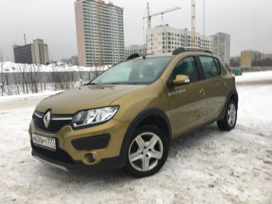 Рено Сандеро степвей бежевый