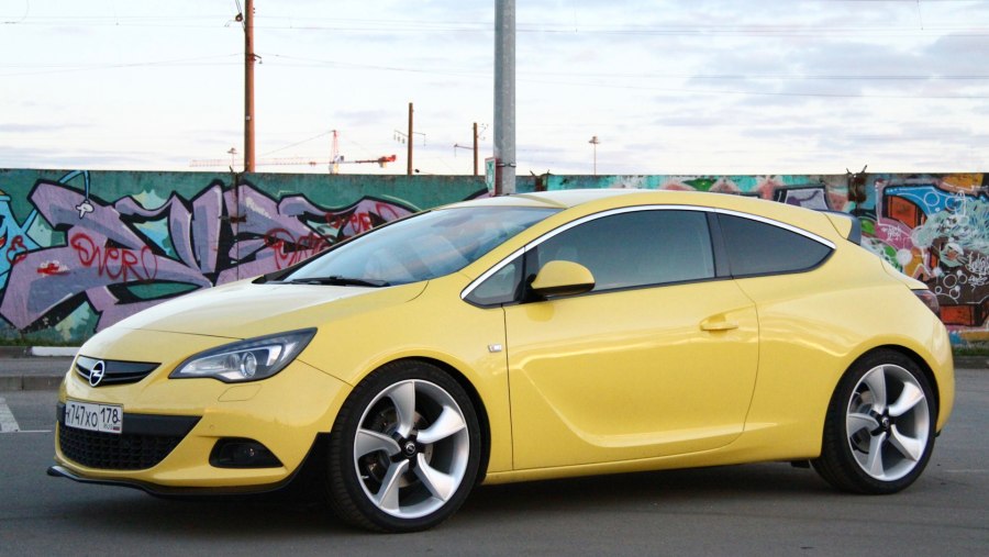 Opel Astra GTC 2012