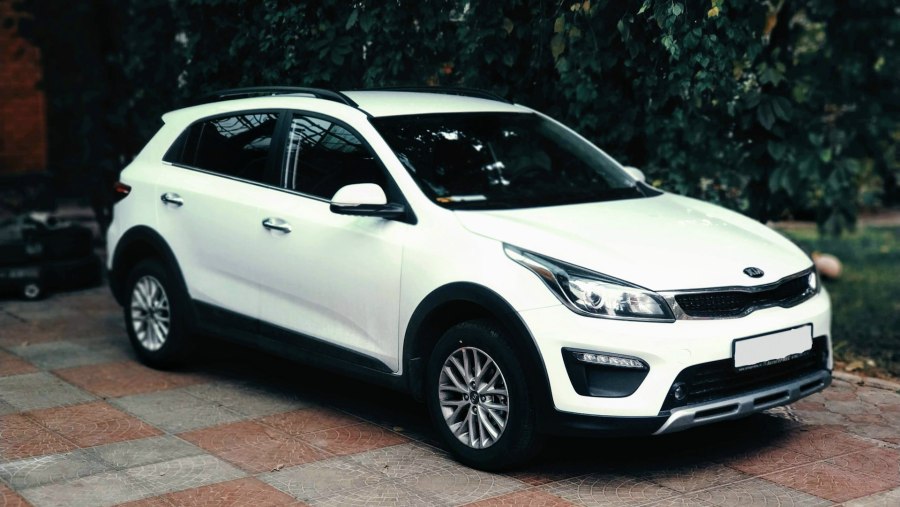 Kia Rio x-line 2020 белая Престиж