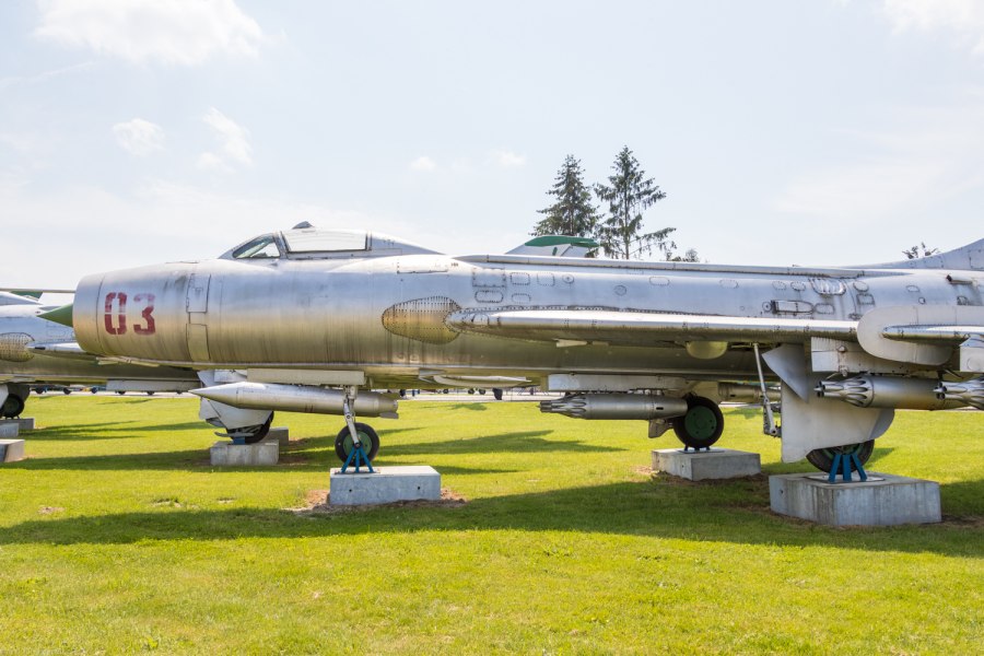 Истребитель-бомбардировщик Су-7б