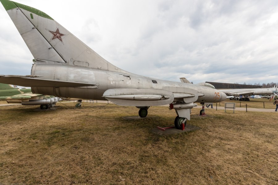 Истребитель-бомбардировщик Су-7б