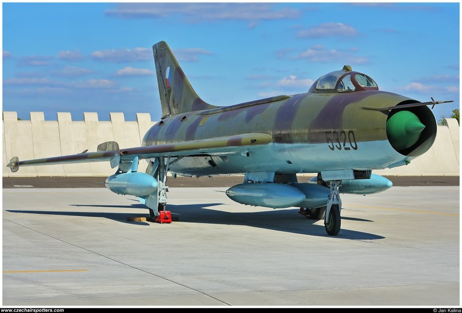 Истребитель-бомбардировщик Су-7б