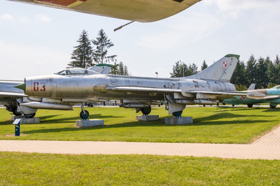 Истребитель-бомбардировщик Су-7б