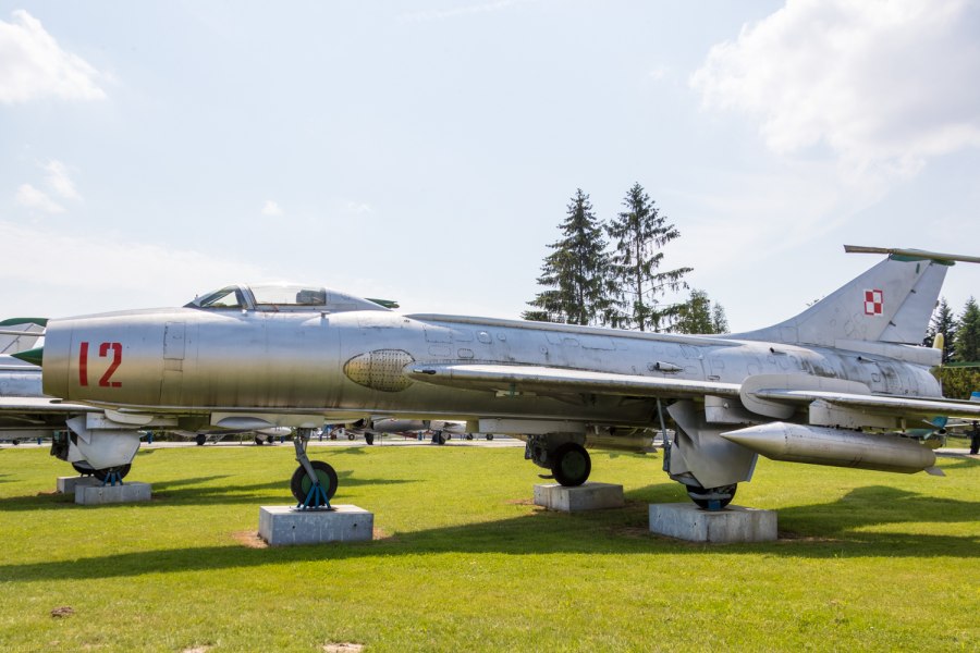 Истребитель-бомбардировщик Су-7б
