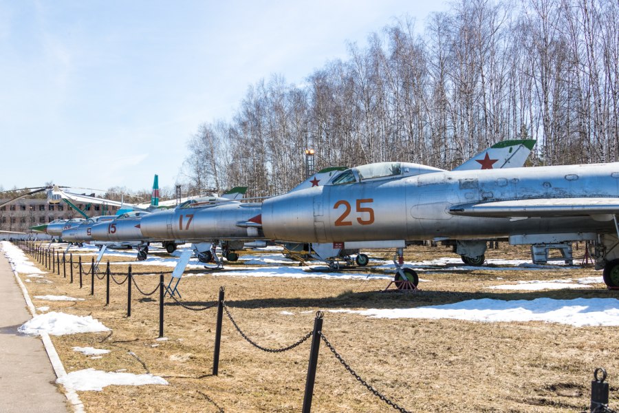 Истребитель Су 7б
