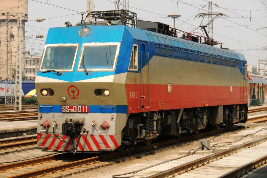 Китайские электровозы ss8