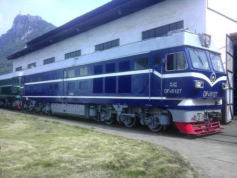 Китайские тепловозы df4