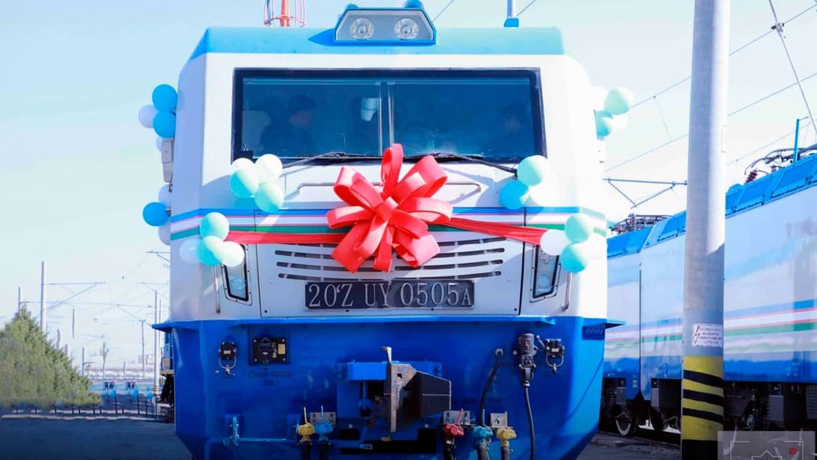 Китайские электровозы в Узбекистане