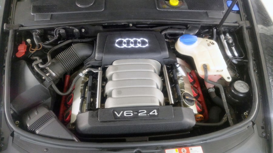 Моторный отсек Ауди а6 с6