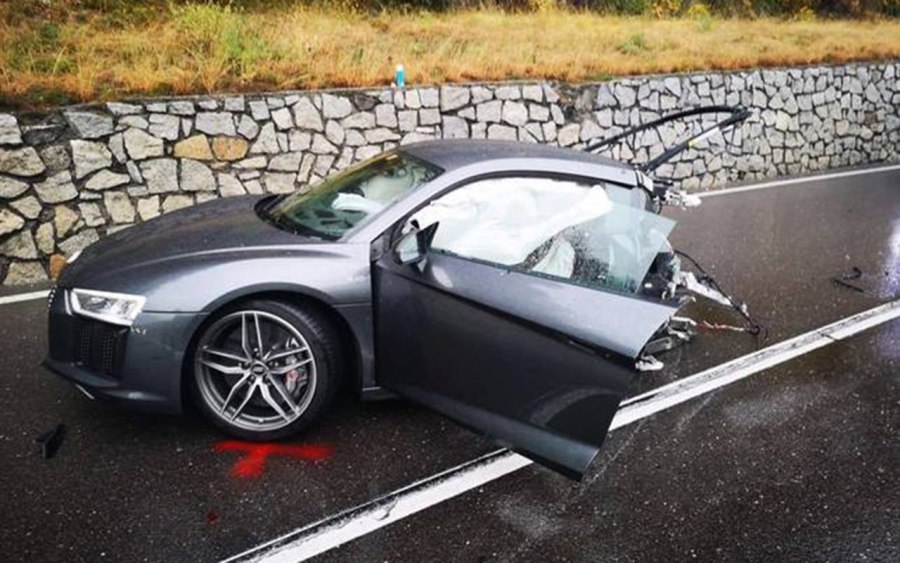 Audi r8 crash