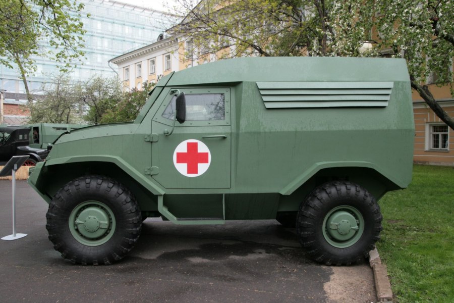 Военная санитарная машина джип