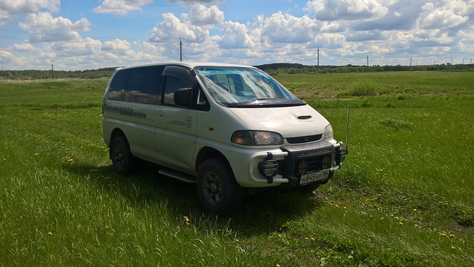 Mitsubishi Delica 4x4. Делика Митсубиси гибрид. Митсубиси Делика серая. Mitsubishi Delica 2.5DT грузовой.