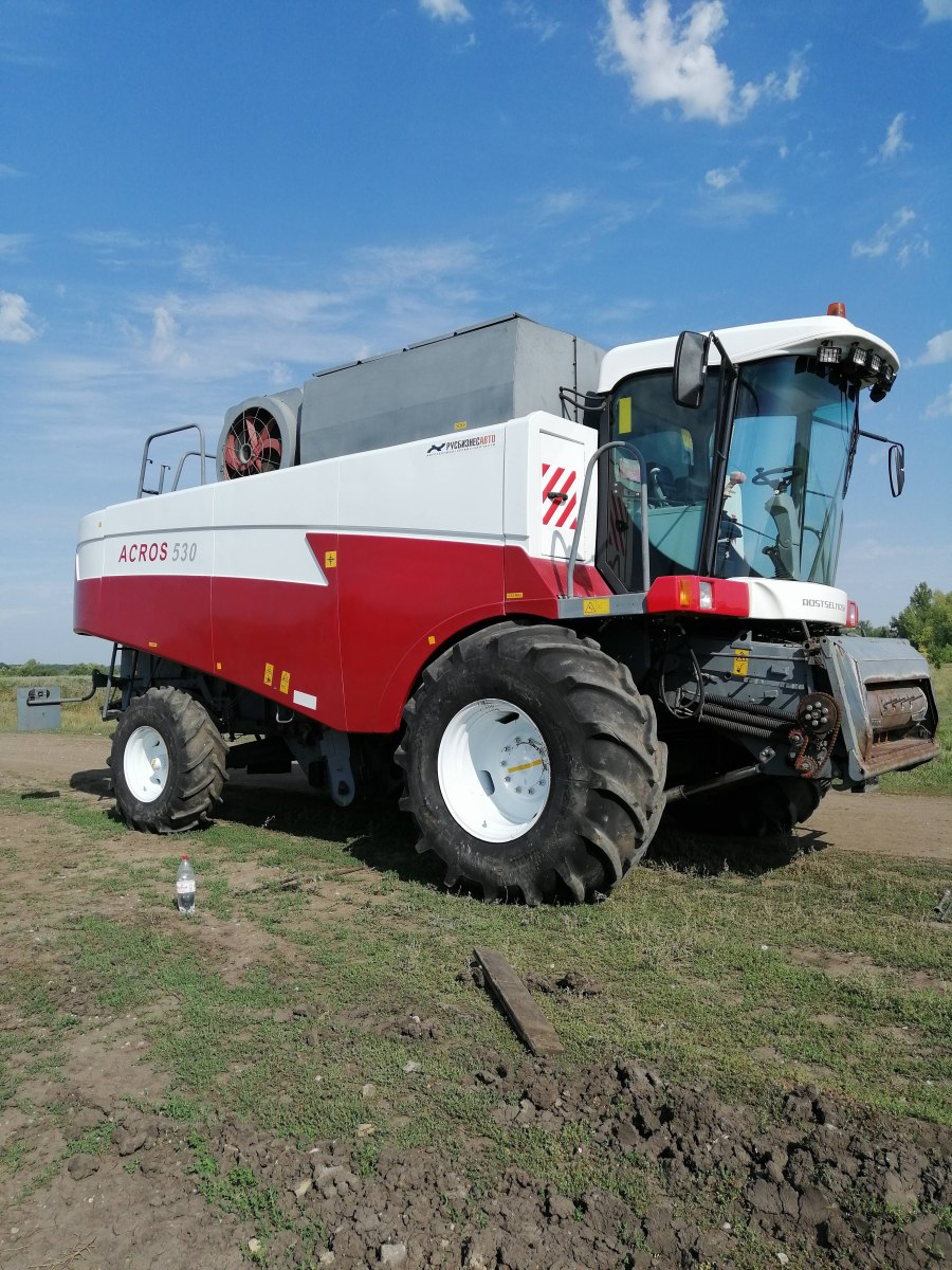 Комбайн Ростсельмаш Акрос 530