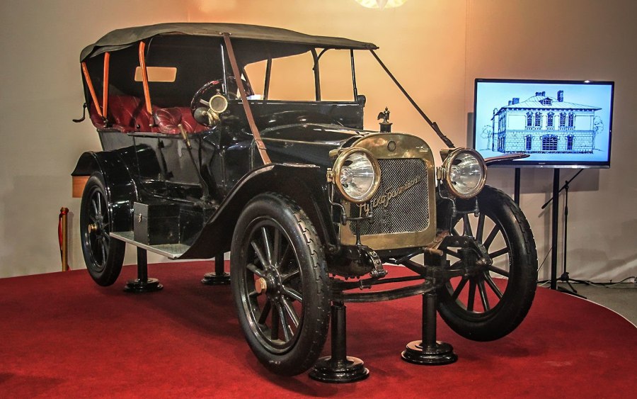 Автомобили 1915 года завода «Руссо-Балт"
