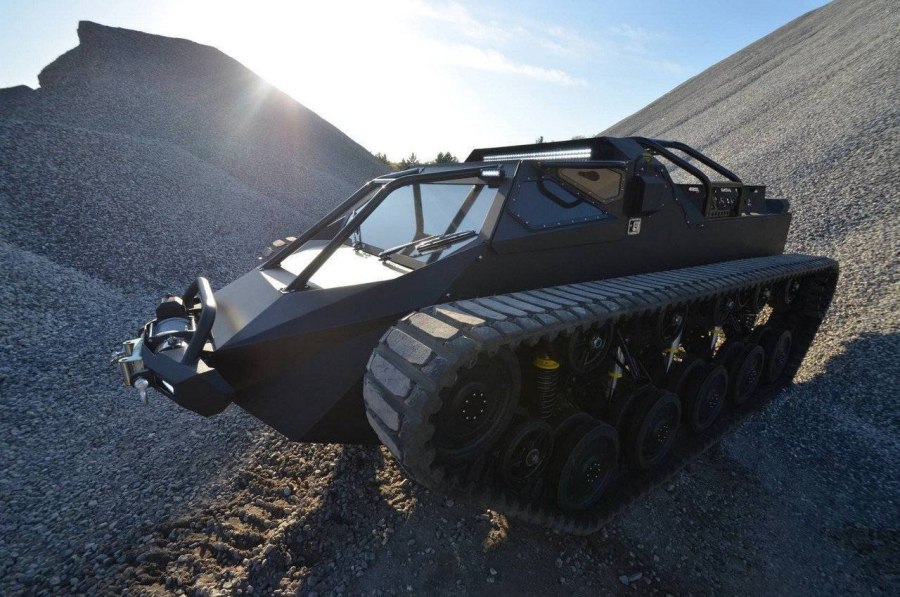 Гражданский танк Ripsaw ev2 салон