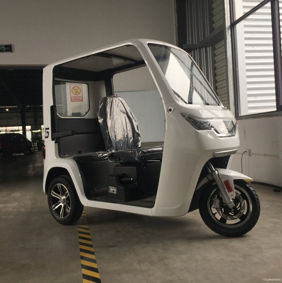 Трицикл с кабиной Electro-Triscooter ELEJULI 2000-01 W