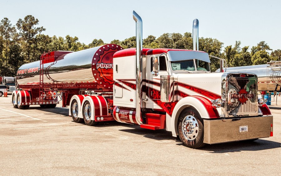 Peterbilt 389 Custom