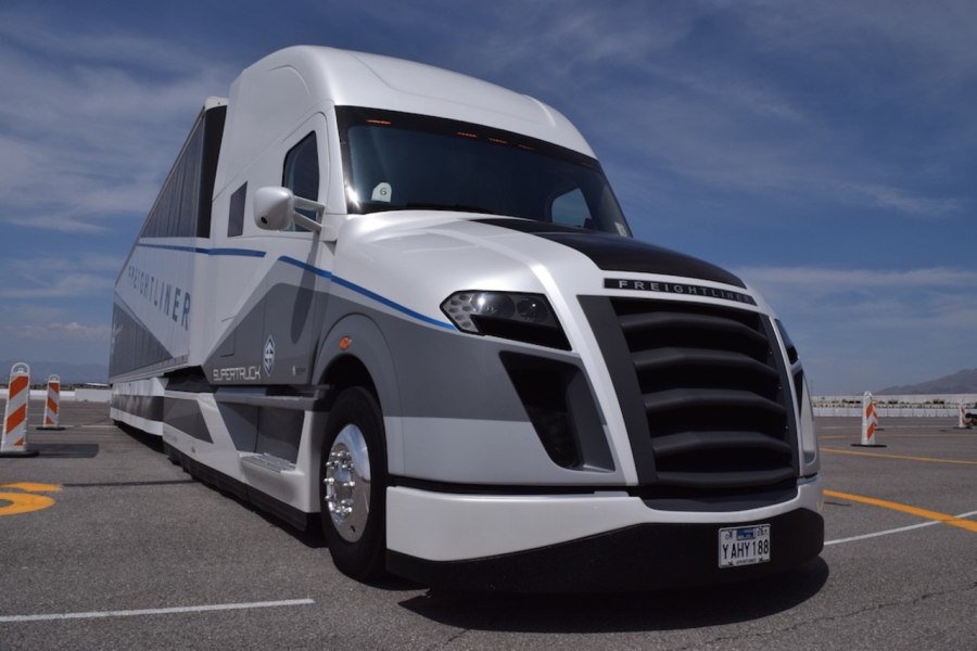 Volvo VNL 780