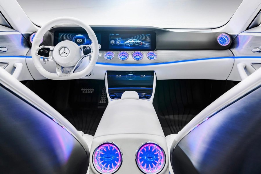 Мерседес IAA Concept 15