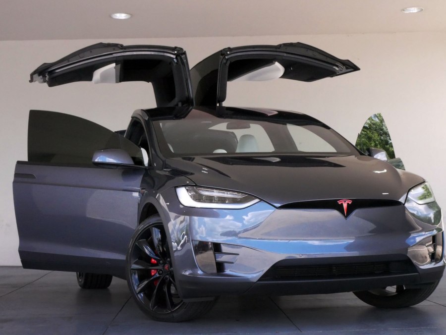 Машина Tesla model x 2018