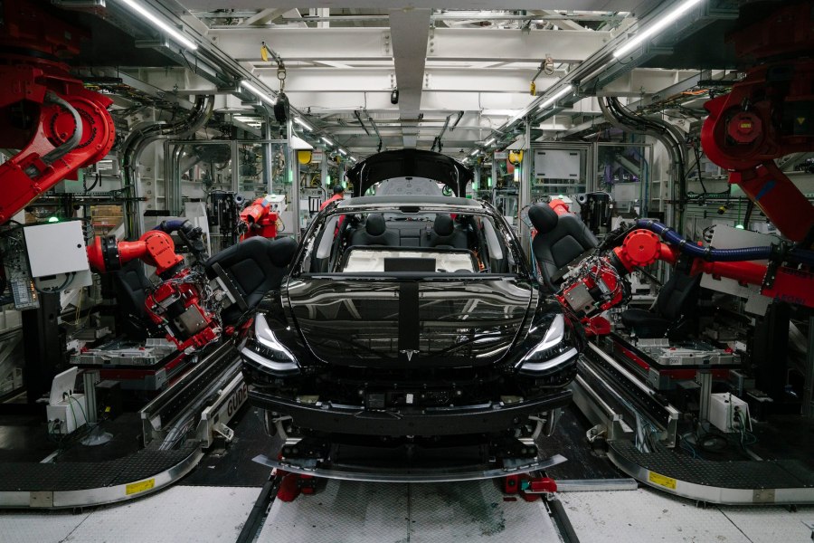 Завод Tesla во Фримонте