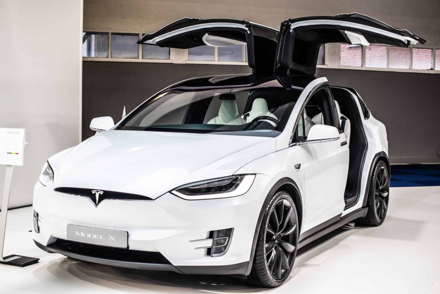 Электромобиль Tesla model x