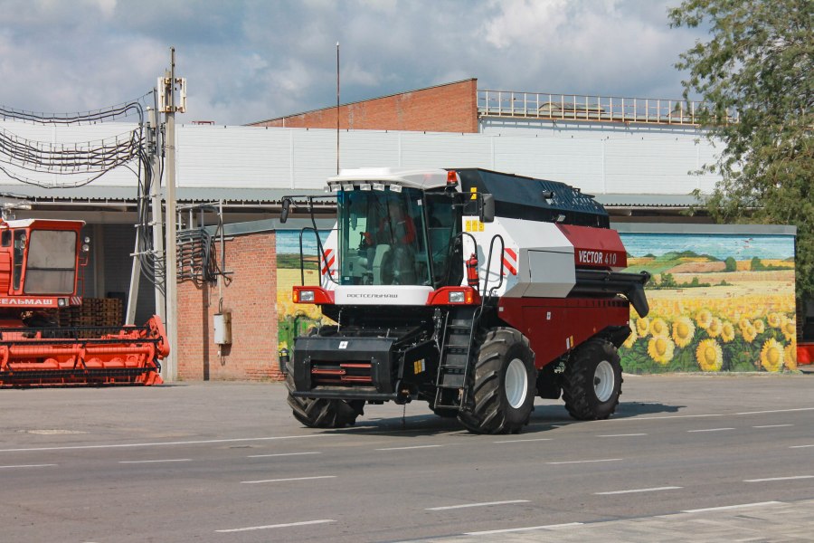 Комбайн Есиль 760