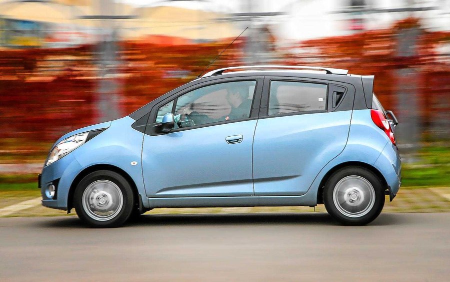 Автомобиль Spark Ravon r2
