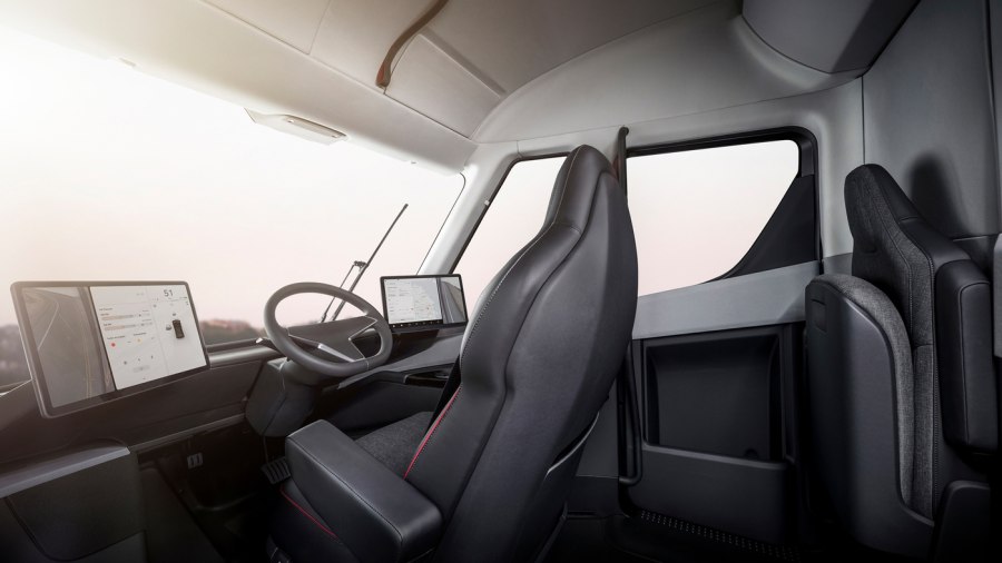 Грузовик Tesla Semi-Truck