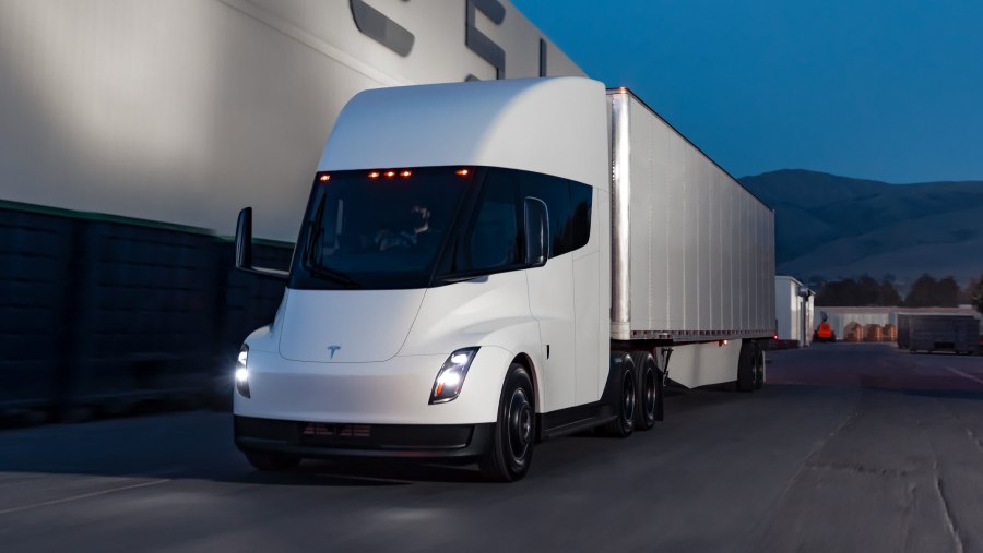 Тягач Tesla Semi Truck