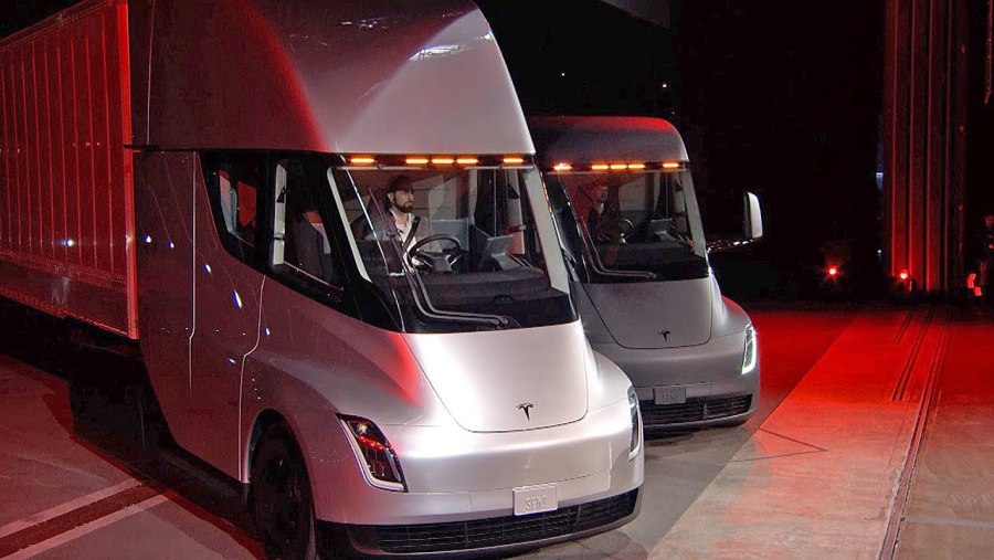 Электрический грузовик Tesla Semi