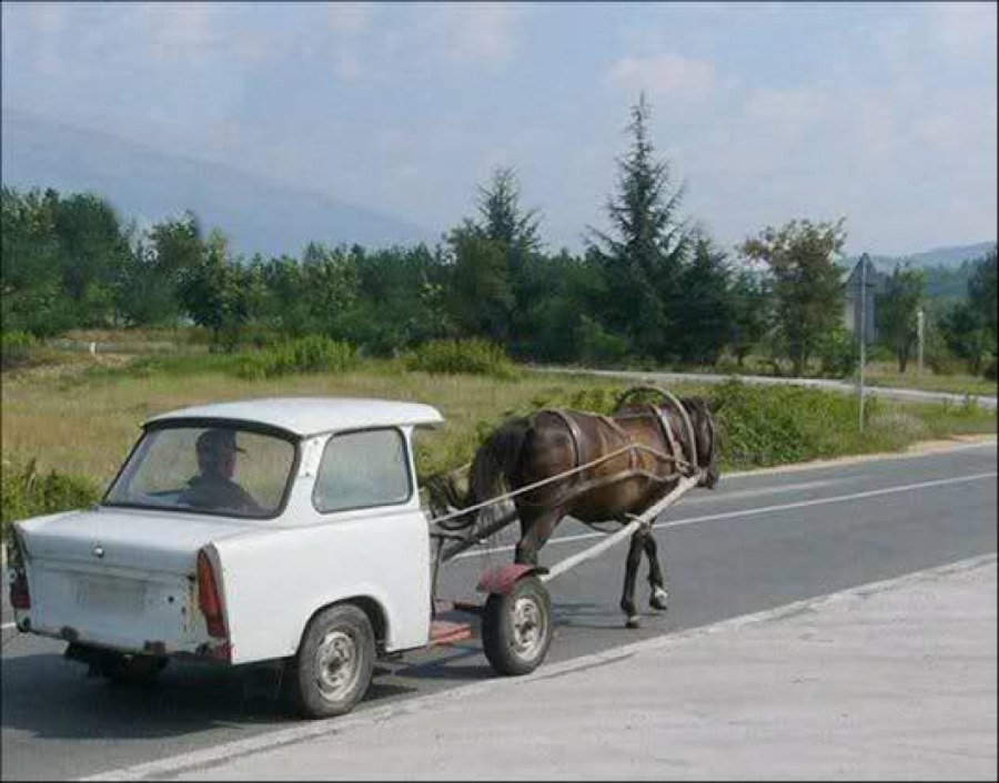 Автомобиль запряженный лошадью