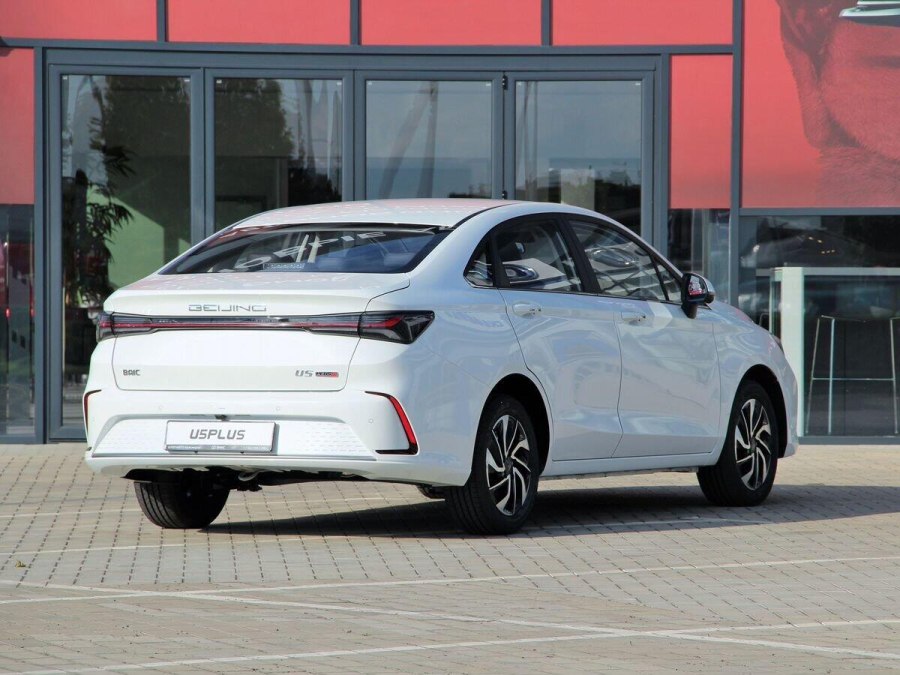 Geely Emgrand 2023