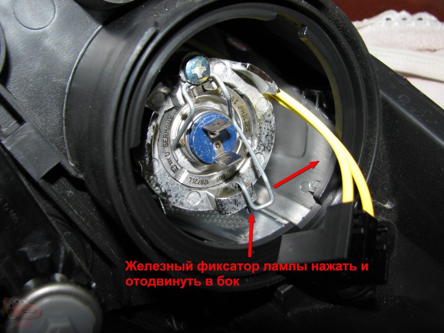 Фиксатор лампы ближнего света Kia Ceed 2014