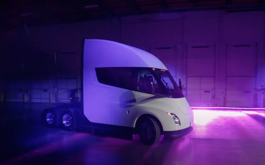 Тягач Tesla Semi