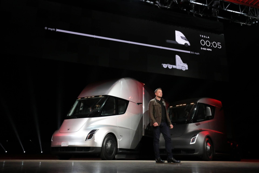 Электрический грузовик Tesla Semi