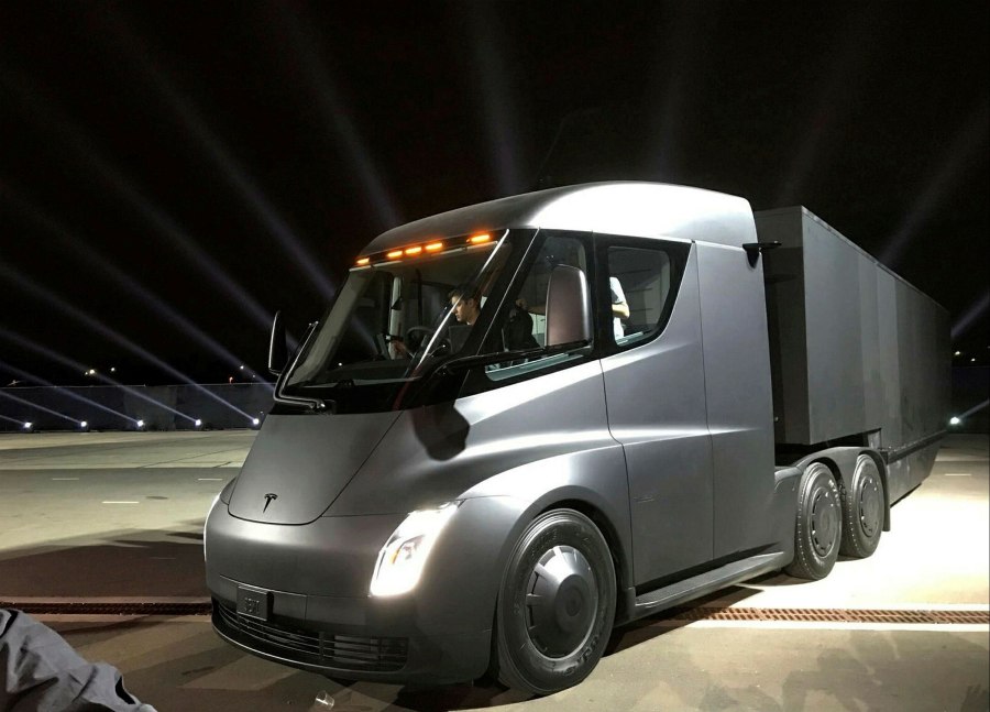 Грузовик Tesla Semi-Truck