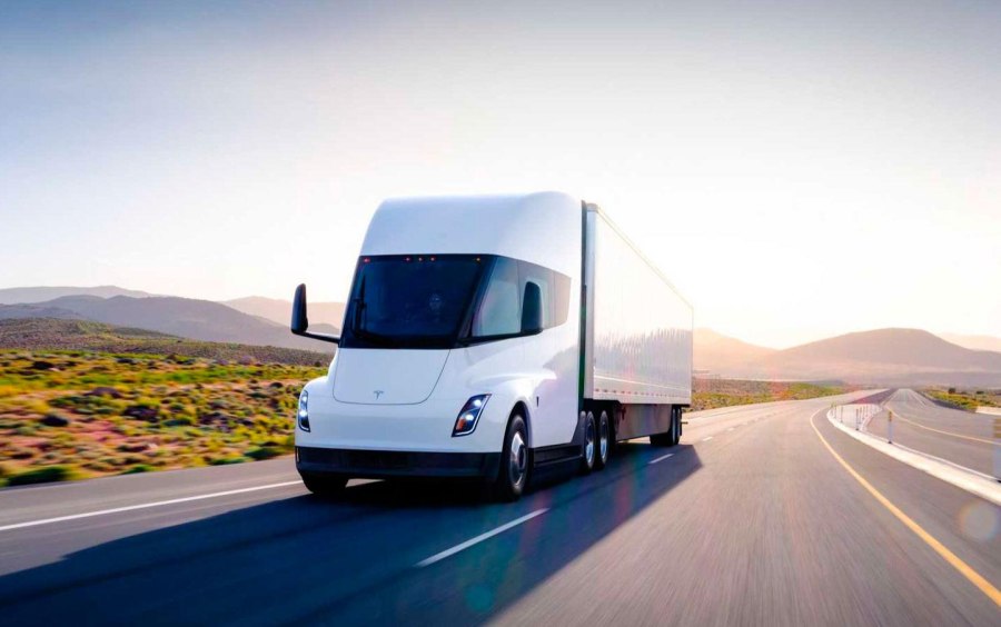 Электрический грузовик Tesla Semi