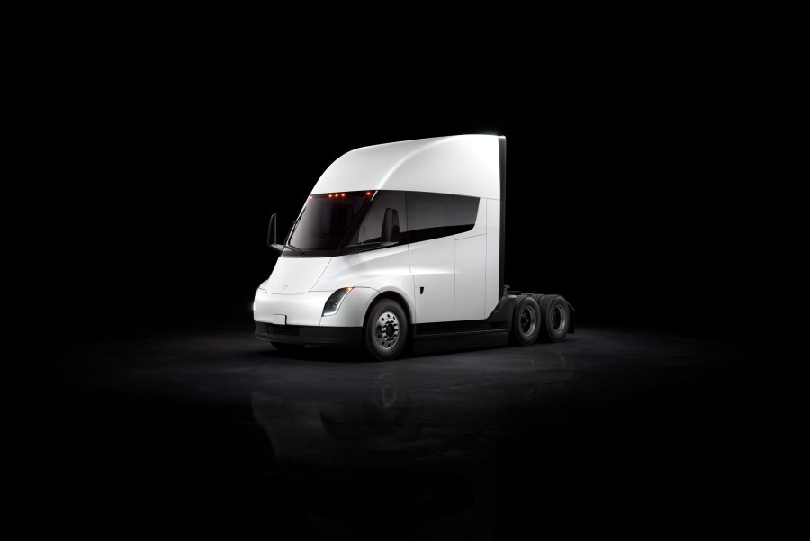 Тягач Tesla Semi