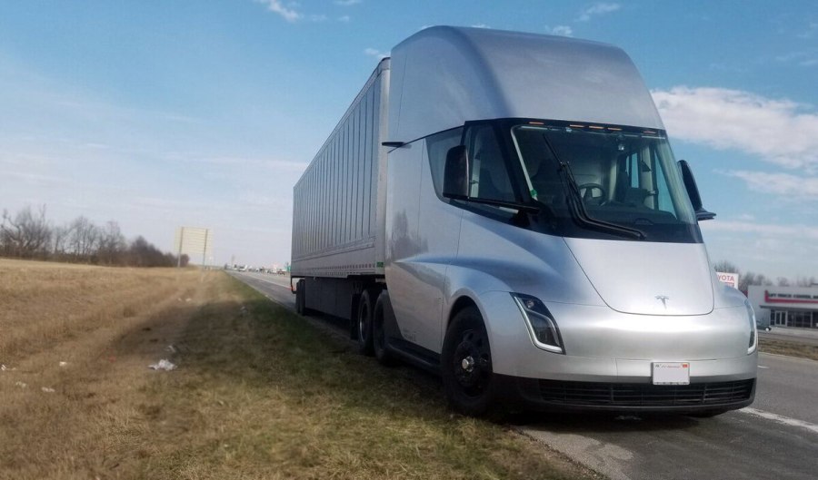 Грузовик Tesla Semi-Truck