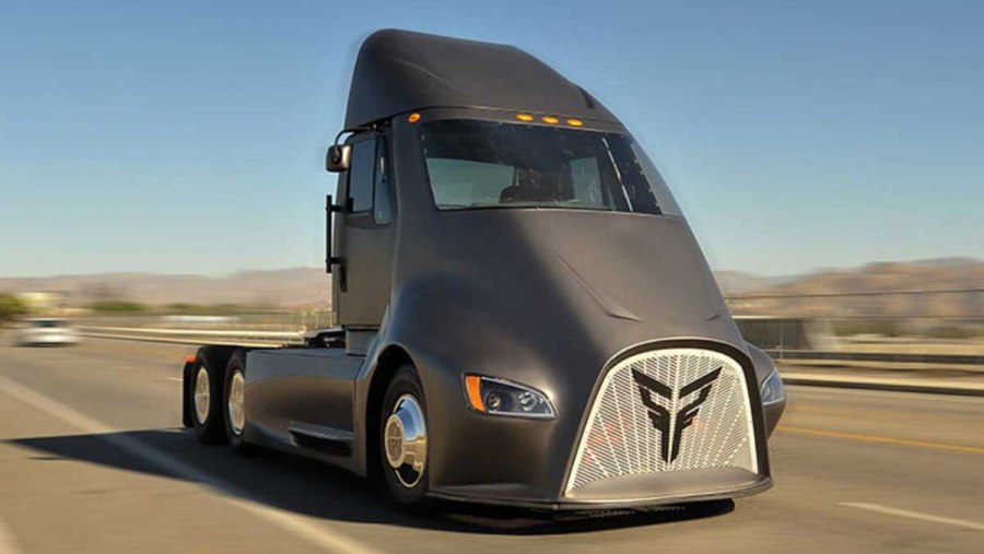 Тягач Tesla Semi