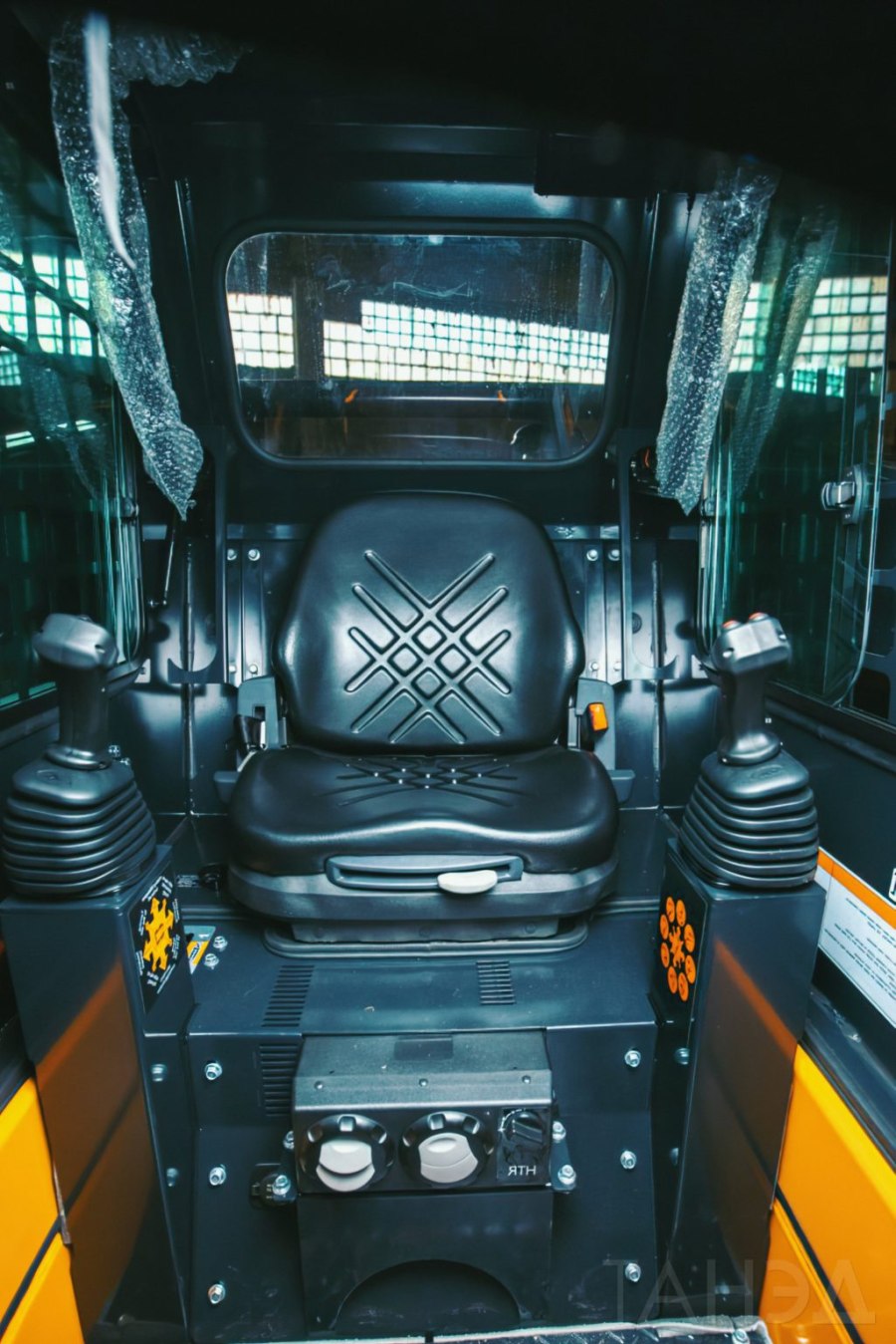 Минипогрузчик с бортовым поворотом Bawoo j57