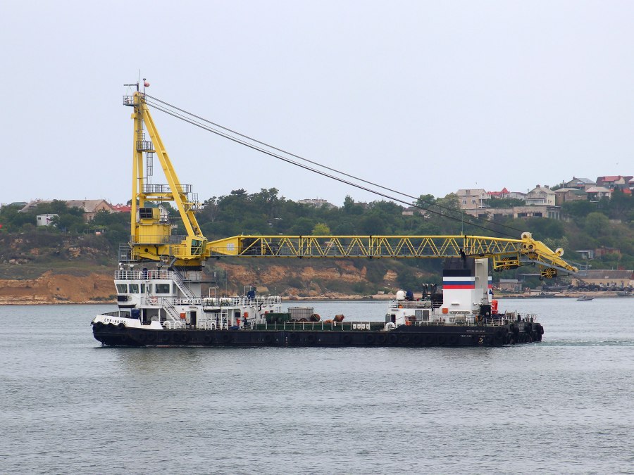 Порт с кранами ВМФ