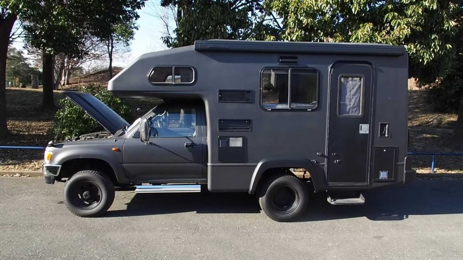 Toyota Hilux Camper