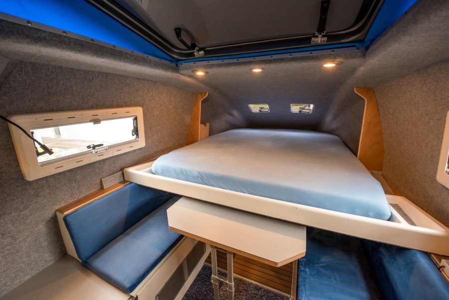 Toyota Hilux Expedition v1 Camper